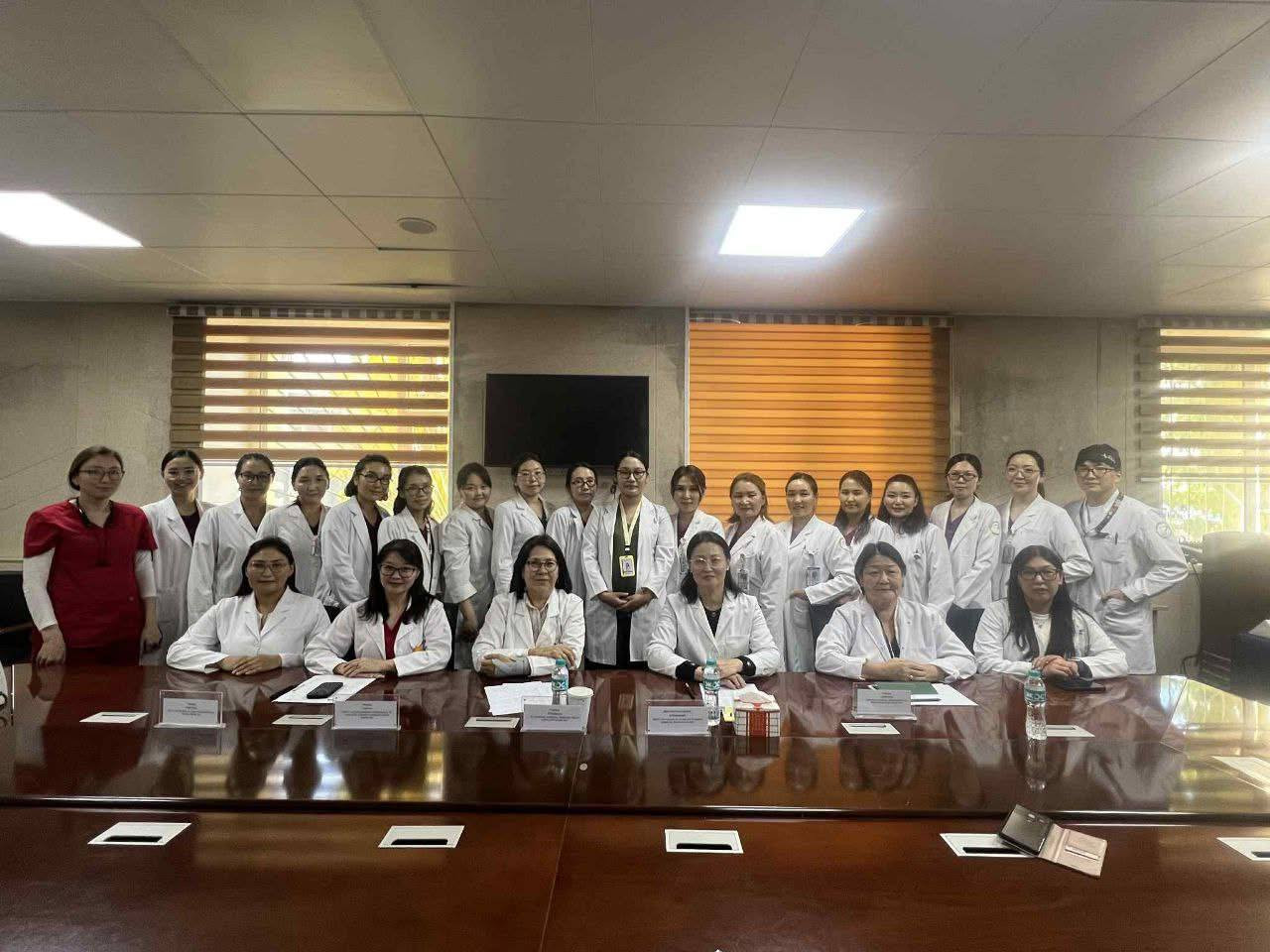 "Арьс судлал" үндсэн мэргэшлийн 2023-2025 оны сургалтанд суралцсан резидент эмч нарын төгсөлт